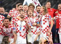 博彩网站推荐-拜仁大胜弗赖堡场上一度出现12人6